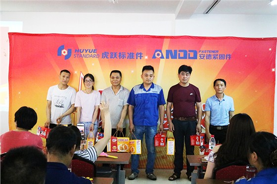 这群螺丝哥螺丝姐开会的时候竟然做出这样的事情10