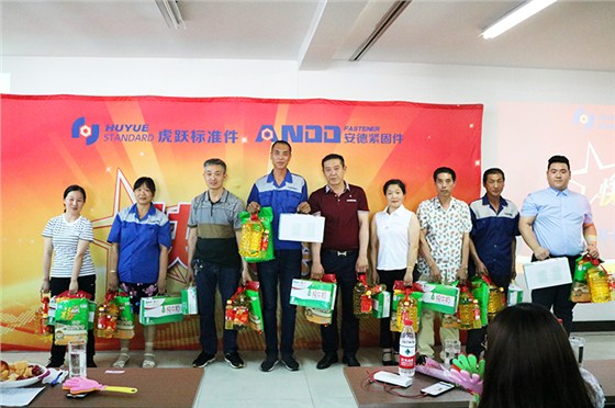 这群螺丝哥螺丝姐开会的时候竟然做出这样的事情12