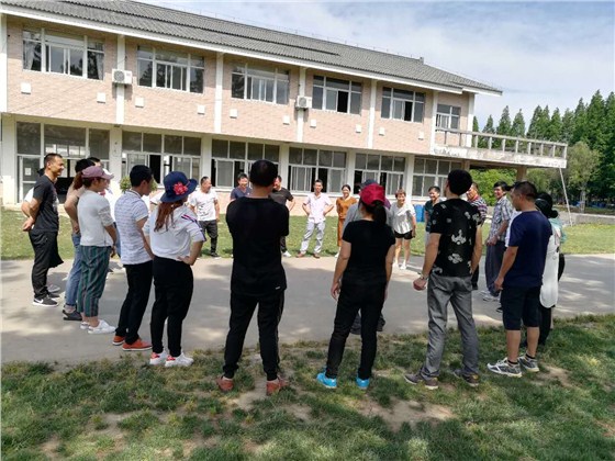 你认为制造行业一线工人只是单单埋头苦干就行?这家螺丝厂告诉你一线员工该如何发展! (8) 你认为制造行业一线工人只是单单埋头苦干就行?这家螺丝厂告诉你一线员工该如何发展! (8)