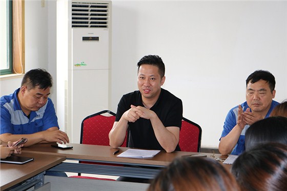 师徒关系从很多年前就有了，这家螺丝厂的拜师仪式可真是别出心裁 (12)