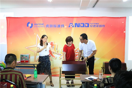 螺丝厂家真会玩，会议开出新高度 (28)