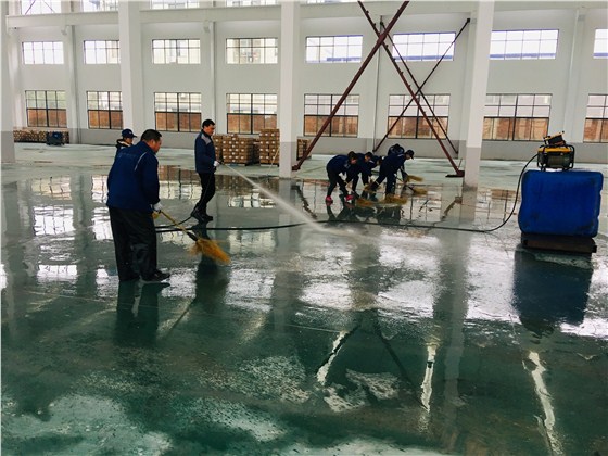 寒冷的风，冰冷的雨，以及将至的雪，无法阻挡我们的热情！团队的力量、温暖的川菜给与我们不断的动力！