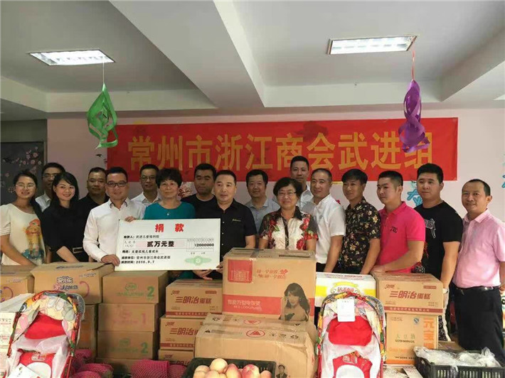 虎跃标准件看望福利院儿童1