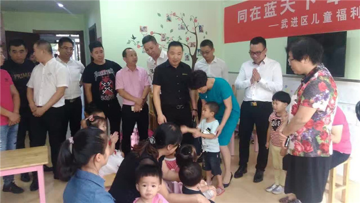 虎跃标准件看望福利院儿童