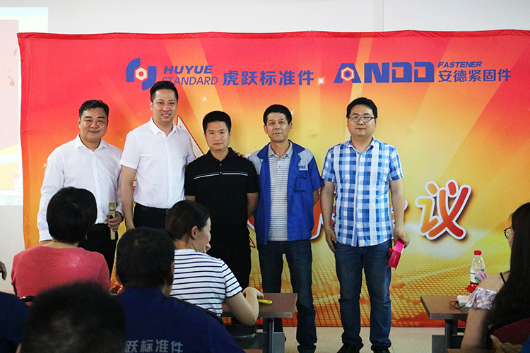 这群螺丝哥螺丝姐开会的时候竟然做出这样的事情9 这群螺丝哥螺丝姐开会的时候竟然做出这样的事情9