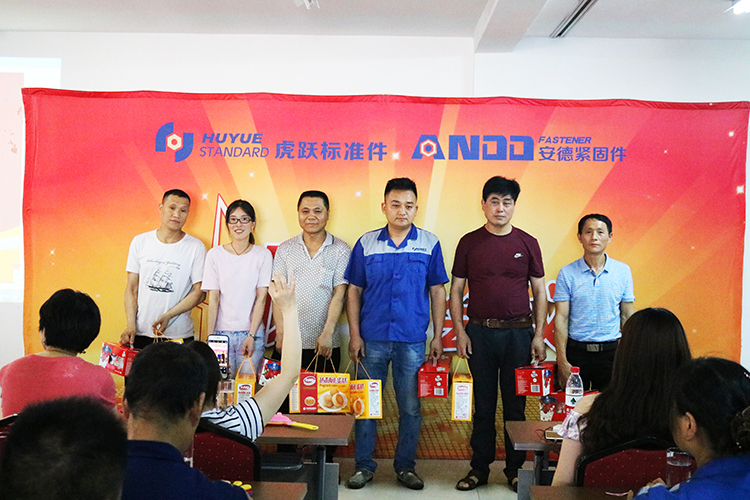 这群螺丝哥螺丝姐开会的时候竟然做出这样的事情10