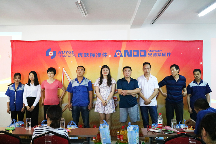 这群螺丝哥螺丝姐开会的时候竟然做出这样的事情13 这群螺丝哥螺丝姐开会的时候竟然做出这样的事情13