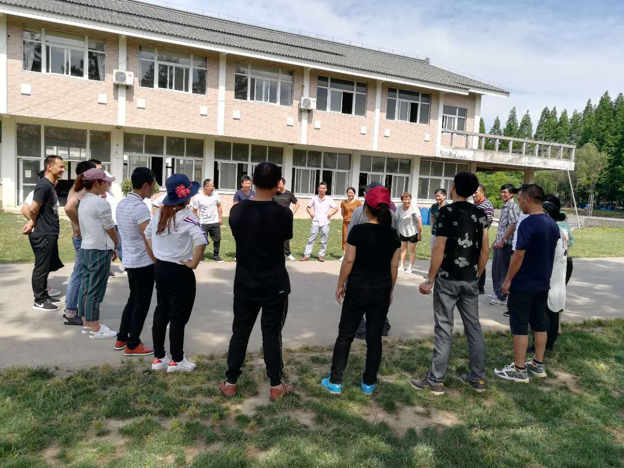 你认为制造行业一线工人只是单单埋头苦干就行?这家螺丝厂告诉你一线员工该如何发展! (8) 你认为制造行业一线工人只是单单埋头苦干就行?这家螺丝厂告诉你一线员工该如何发展! (8)