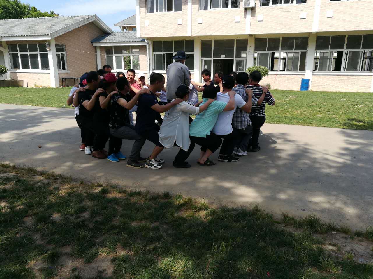 你认为制造行业一线工人只是单单埋头苦干就行?这家螺丝厂告诉你一线员工该如何发展! (9) 你认为制造行业一线工人只是单单埋头苦干就行?这家螺丝厂告诉你一线员工该如何发展! (9)