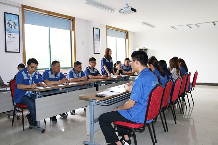 师徒关系从很多年前就有了，这家螺丝厂的拜师仪式可真是别出心裁 (3)