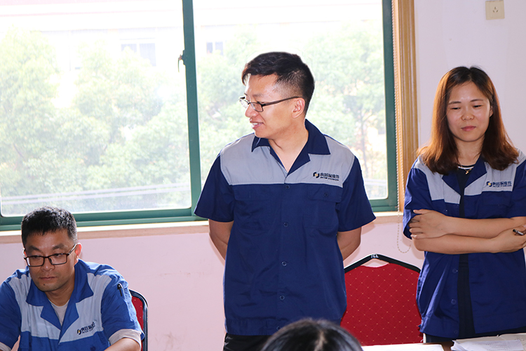 师徒关系从很多年前就有了，这家螺丝厂的拜师仪式可真是别出心裁 (10)