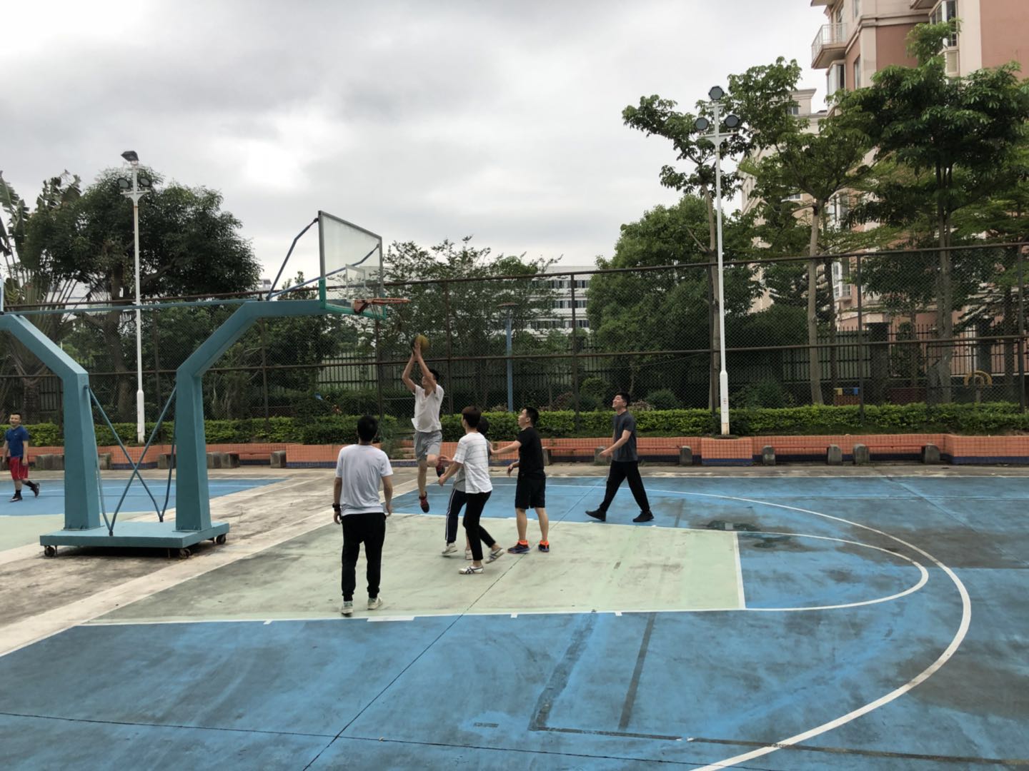 打螺丝的我们有篮球梦2