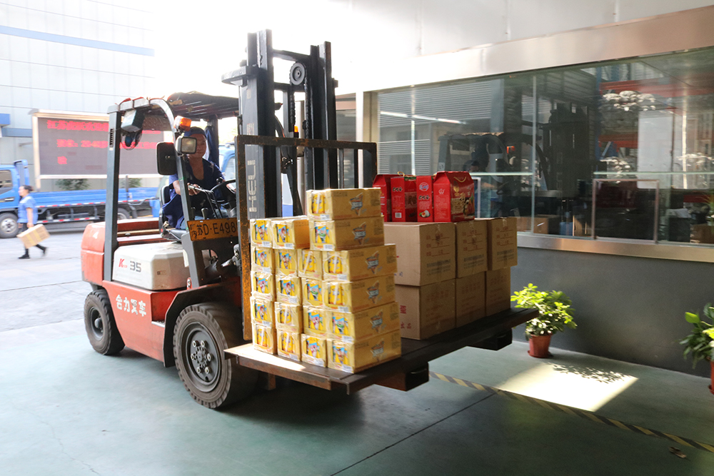 端午来临福利多多，螺丝哥姐们请大家吃粽子啰 (23)